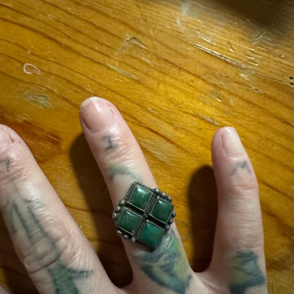 Elegant Green Stone Ring vintage